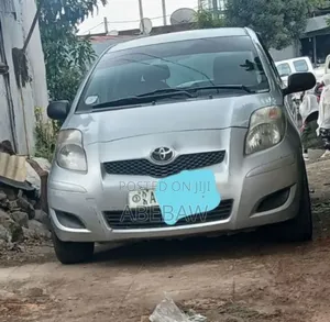 Toyota Yaris 2010 Silver