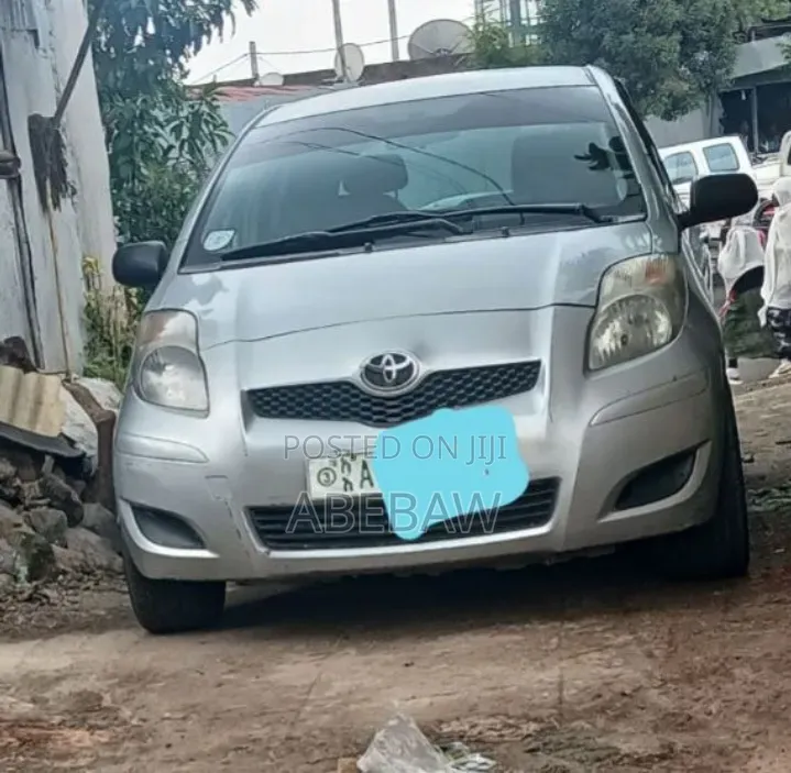 Toyota Yaris 2010 Silver