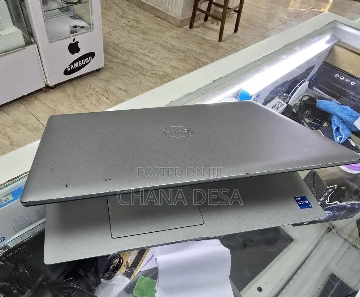 New Laptop Dell Precision 3560 16GB Intel Core i7 SSD 512GB