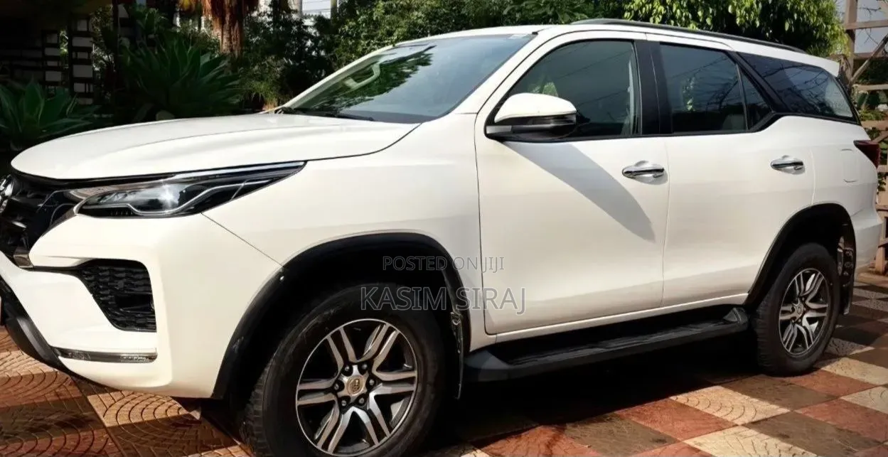 Toyota Fortuner 2.4 D RWD 2023 White