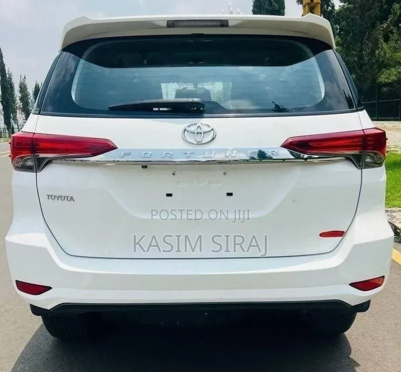 Toyota Fortuner 2.4 D RWD 2023 White