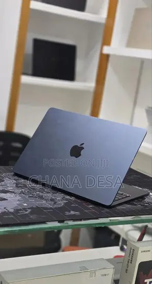 New Laptop Apple MacBook Air 2022 M2 16GB Apple M2 SSD 256GB