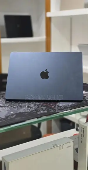 New Laptop Apple MacBook Air 2022 M2 16GB Apple M2 SSD 256GB