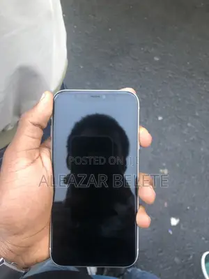 Apple iPhone 11 64 GB White