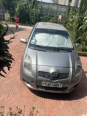 Toyota Yaris 1.3 2006 Maroon