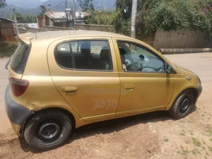 Toyota Yaris 1.0 1999 Gold