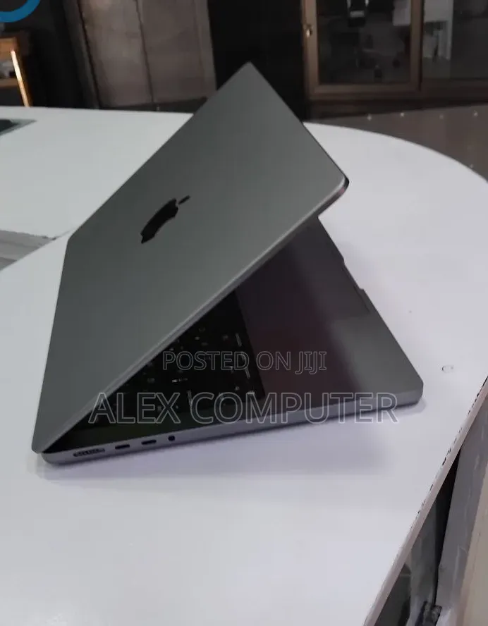 New Laptop Apple MacBook Pro 2021 M1 32GB Apple M1 Pro SSD 512GB