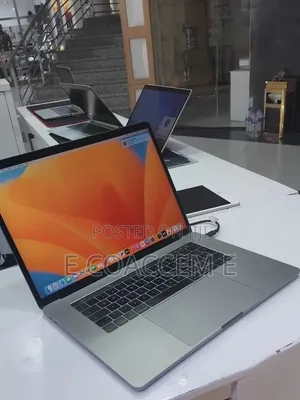 New Laptop Apple MacBook 16GB Intel Core i7 SSD 512GB