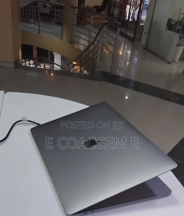 New Laptop Apple MacBook 16GB Intel Core i7 SSD 512GB