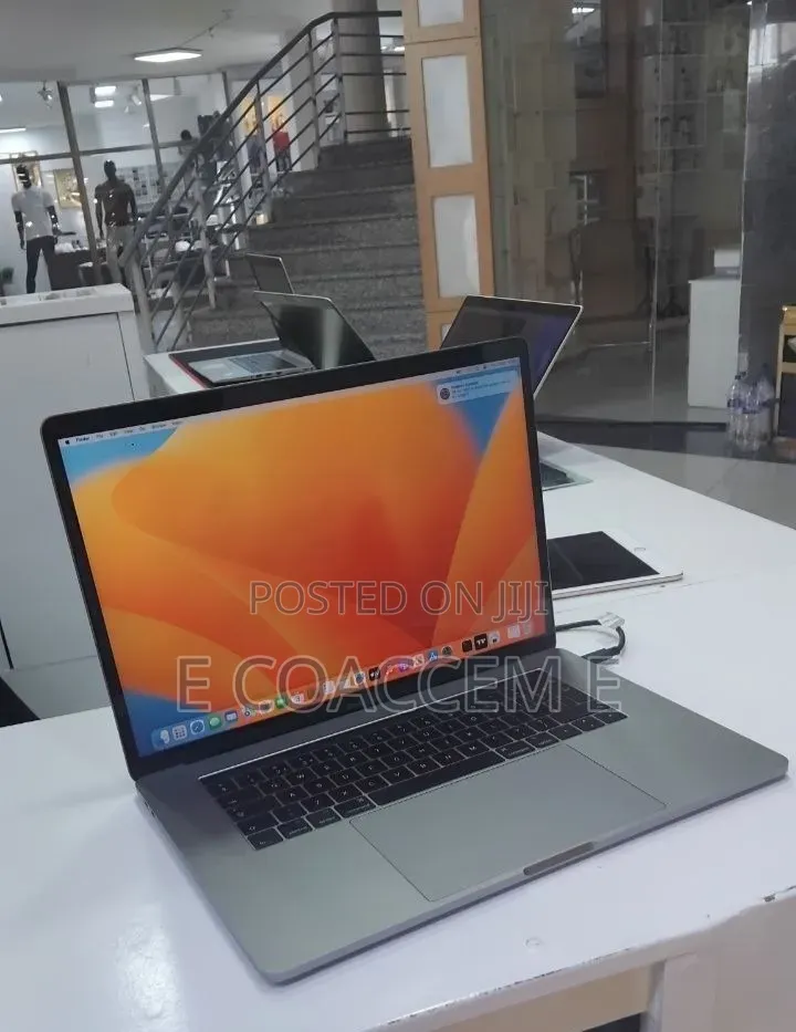 New Laptop Apple MacBook 16GB Intel Core i7 SSD 512GB