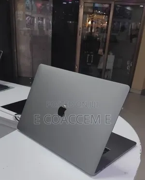 New Laptop Apple MacBook 16GB Intel Core i7 SSD 512GB