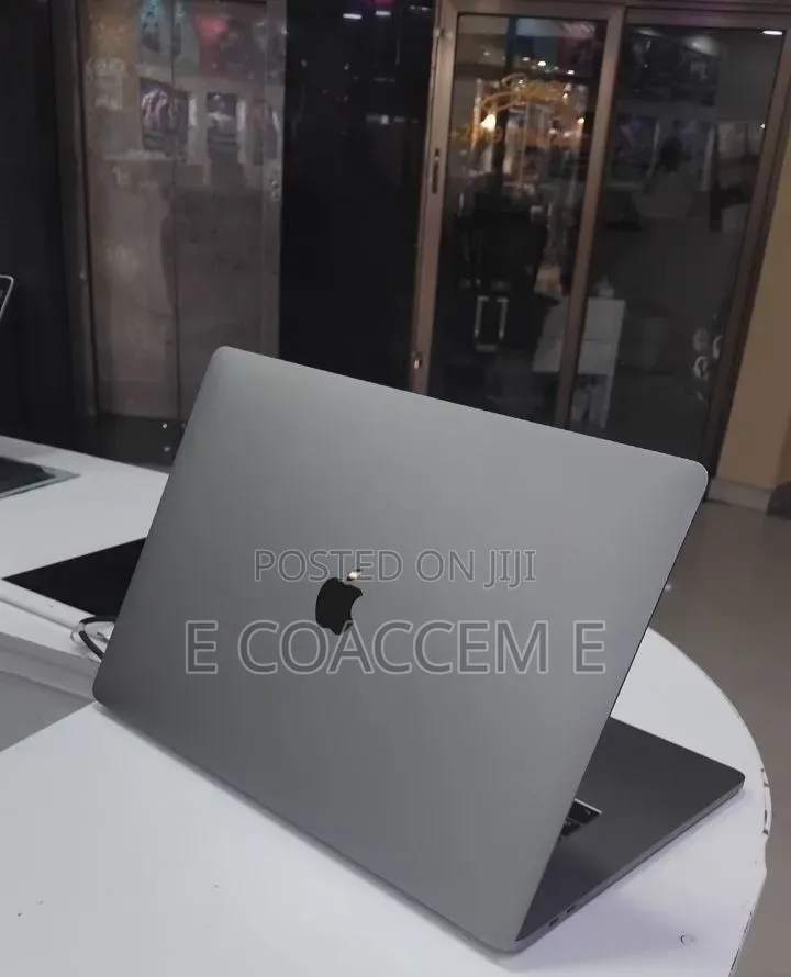 New Laptop Apple MacBook 16GB Intel Core i7 SSD 512GB