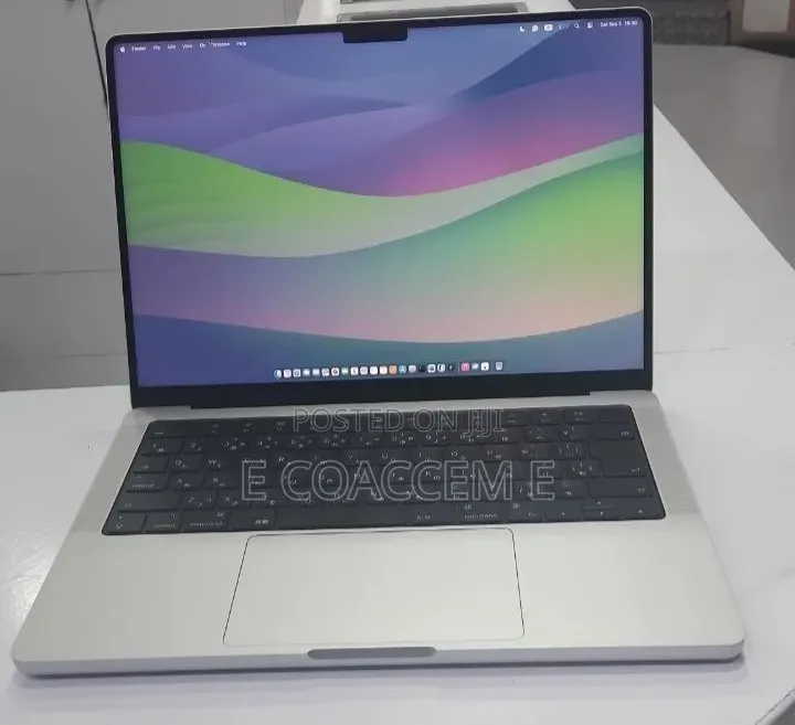 New Laptop Apple MacBook 16GB SSD 512GB