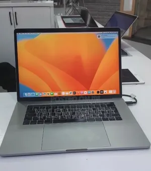 New Laptop Apple MacBook Pro 2017 16GB Intel Core i7 SSD 512GB