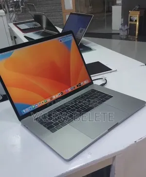 New Laptop Apple MacBook Pro 2017 16GB Intel Core i7 SSD 512GB