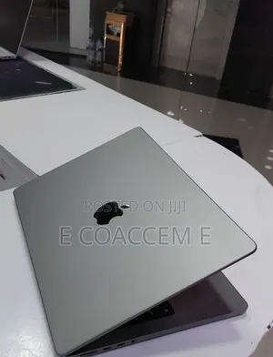 New Laptop Apple MacBook 32GB SSD 512GB