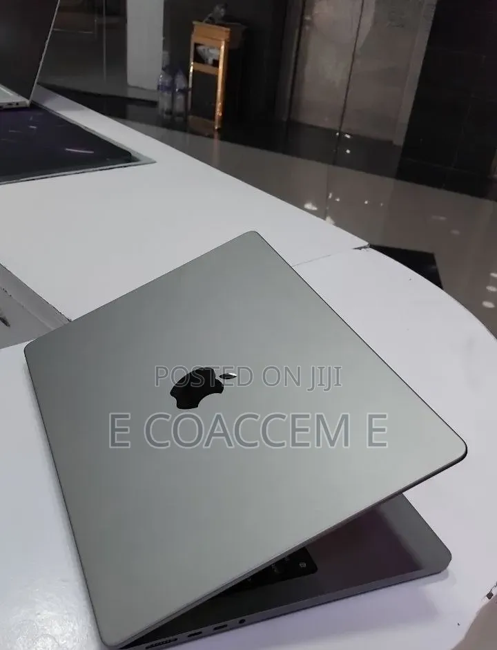New Laptop Apple MacBook 32GB SSD 512GB