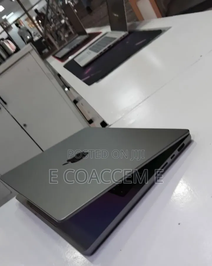 New Laptop Apple MacBook 32GB SSD 512GB