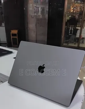 New Laptop Apple MacBook 32GB SSD 1T