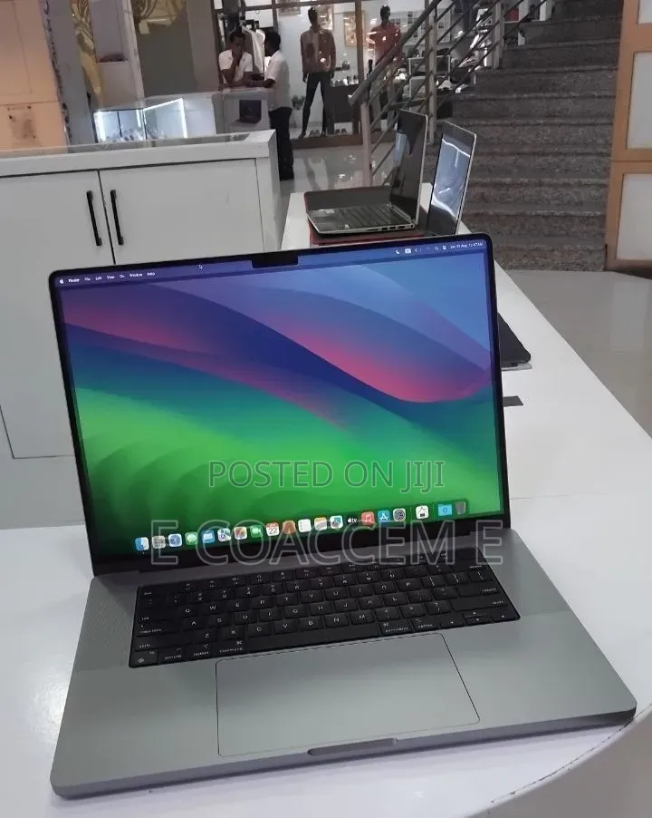 New Laptop Apple MacBook 32GB SSD 1T