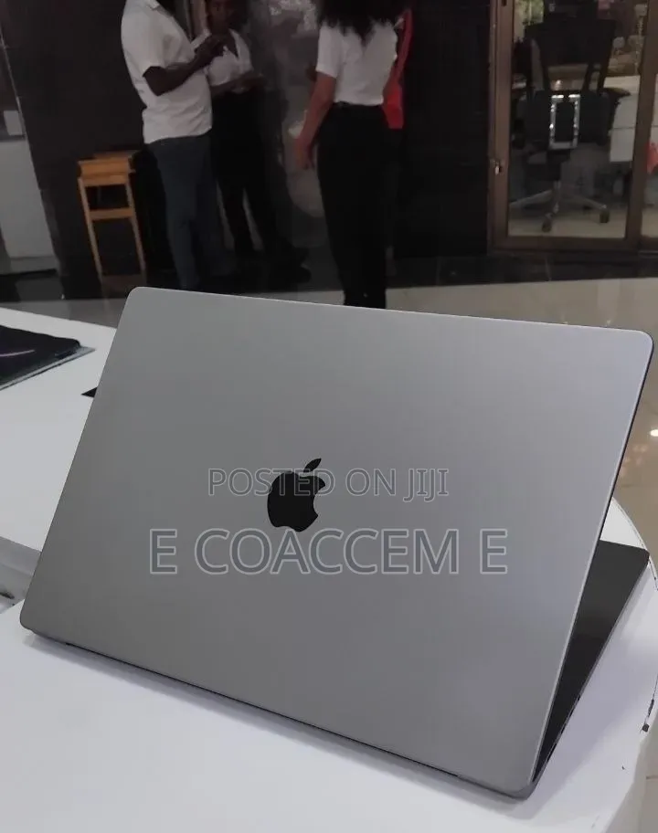 New Laptop Apple MacBook 64GB SSD 1T