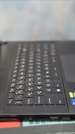 New Laptop MSI Creator 17 B11UE-224 32GB Intel Core i7 SSD 1T