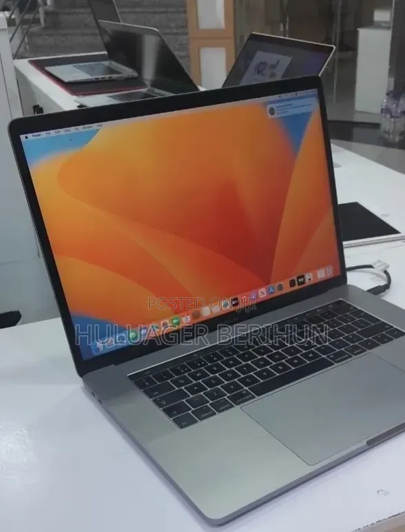 New Laptop Apple MacBook Pro 2017 16GB Intel Core i7 SSD 512GB