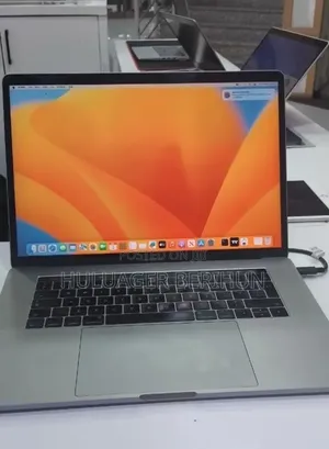 New Laptop Apple MacBook Pro 2017 16GB Intel Core i7 SSD 512GB