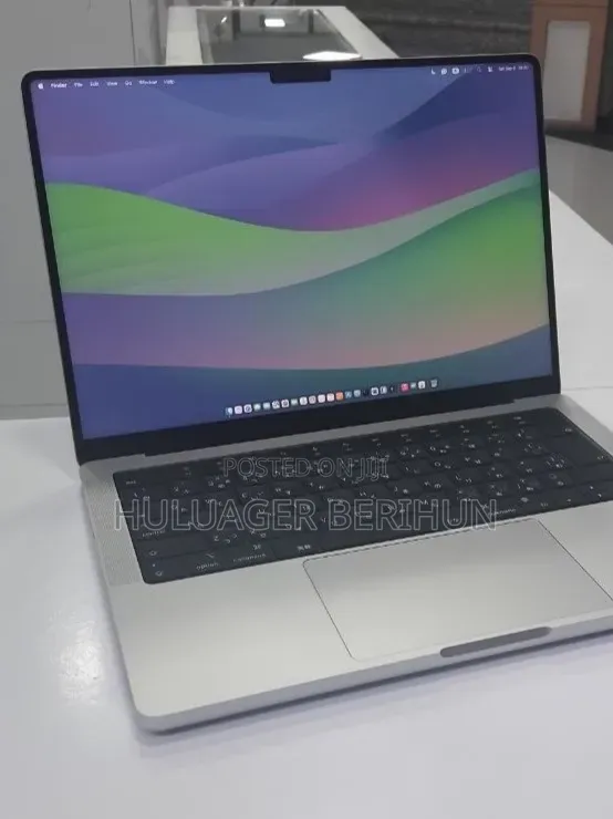 New Laptop Apple MacBook Pro 2024 M4 Pro 16GB Apple M4 Pro SSD 512GB