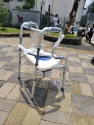 Walker and Toilet Chair All in One马始provide Safe, Hygienic Toileting