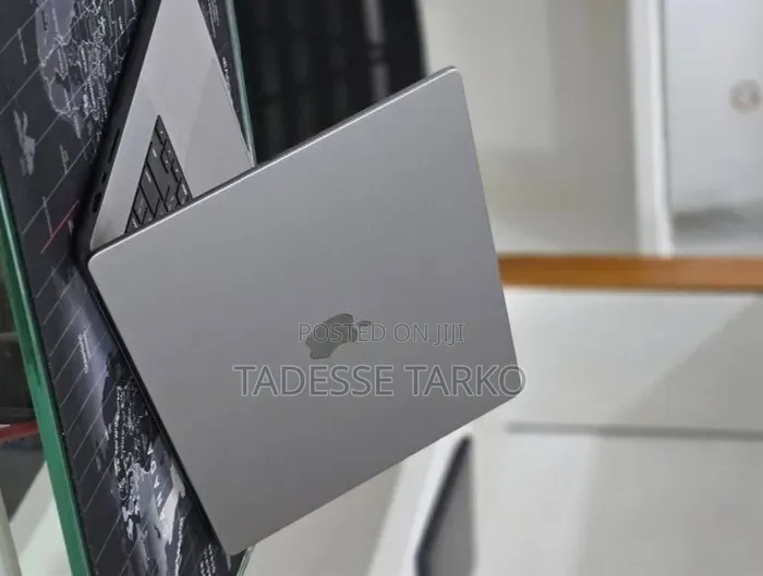 New Laptop Apple MacBook Pro 2023 M2 16GB Apple M2 SSD 512GB