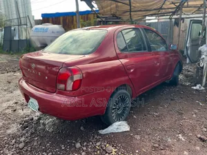 Toyota Platz 2001 Red