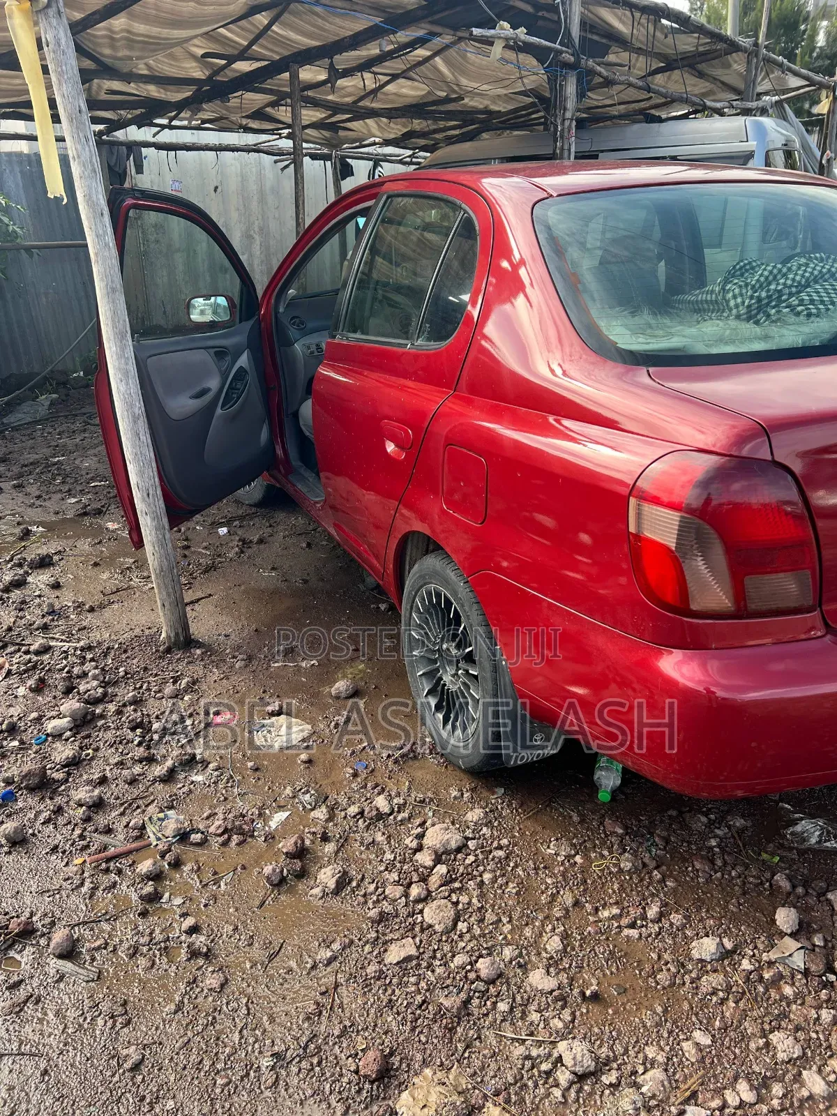 Toyota Platz 2001 Red