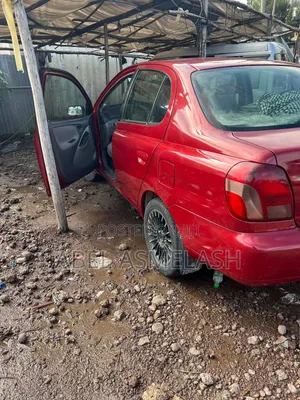 Toyota Platz 2001 Red
