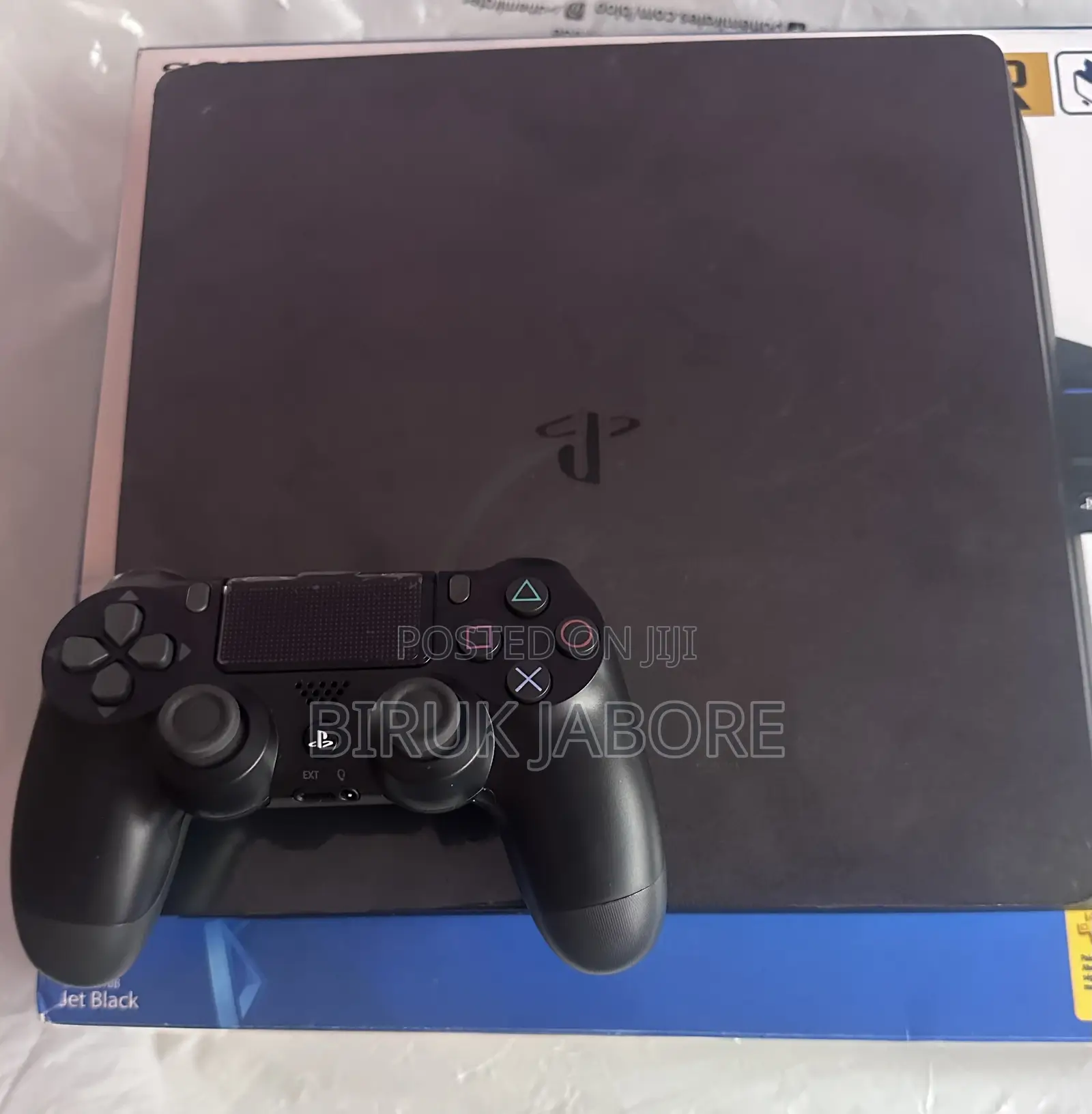 Ps4 With Two Controllers and 1TB