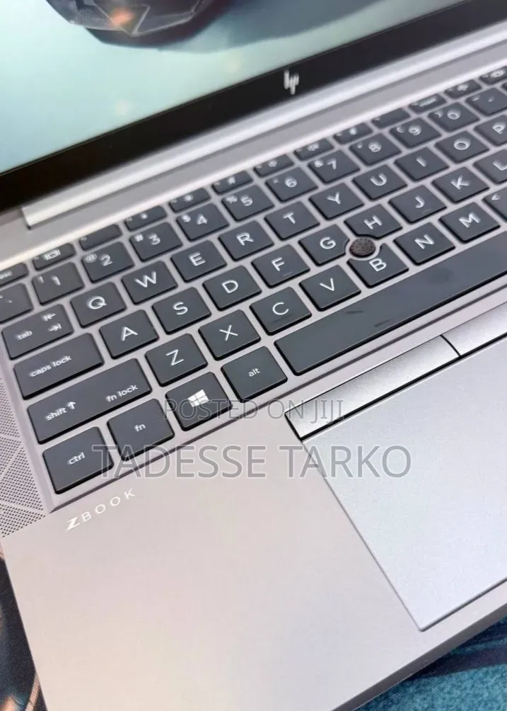 New Laptop HP ZBook Firefly G8 16GB Intel Core i7 SSD 512GB