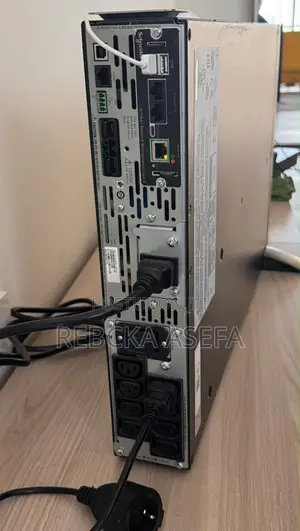 APC Smart-Ups, 3000va-2700w