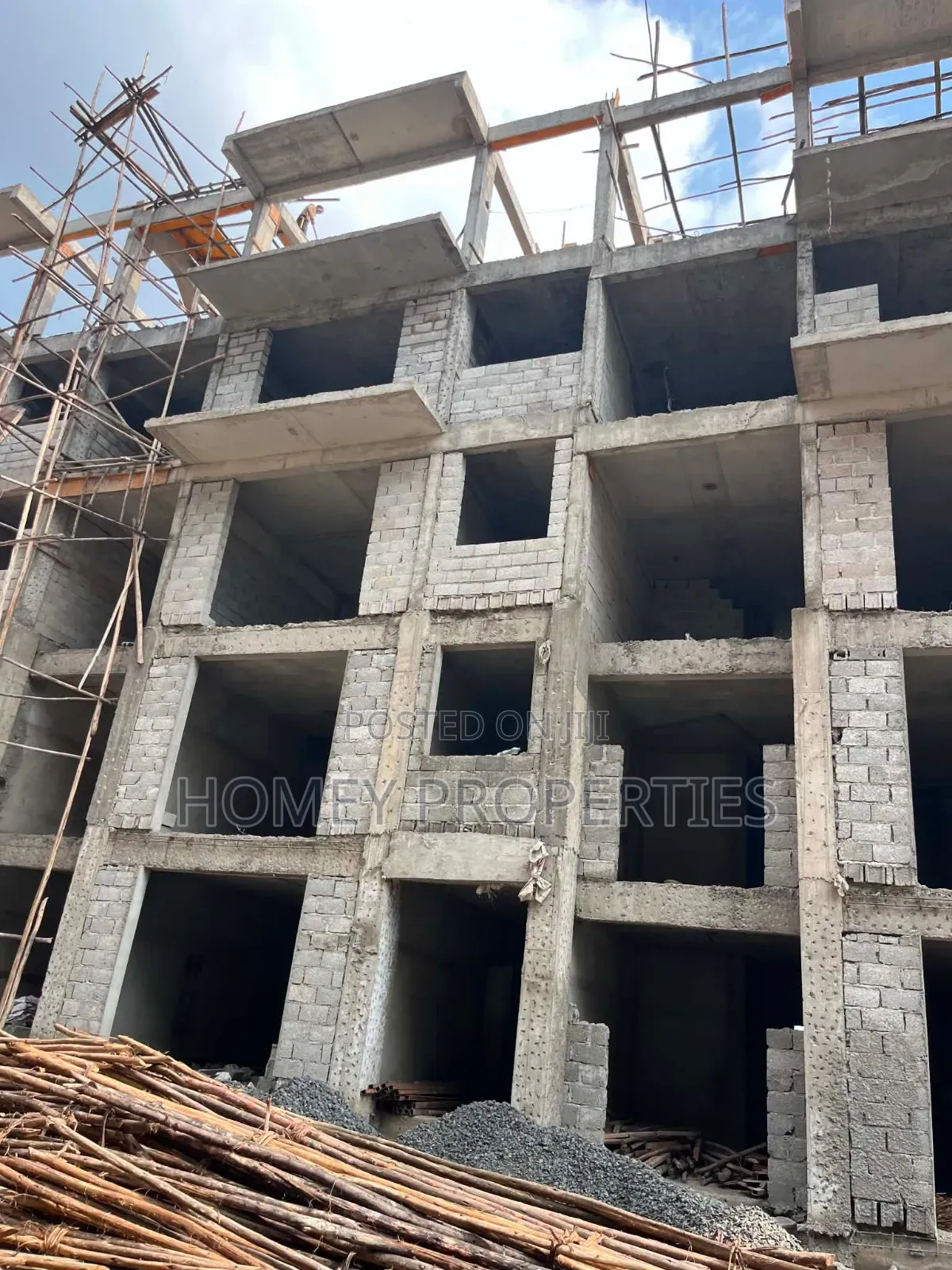 ባለ 3መኝታ G+4 ኮንፓውንድ ግቢ 3bdrm Apartment in Kangaroo, Bole for Sale