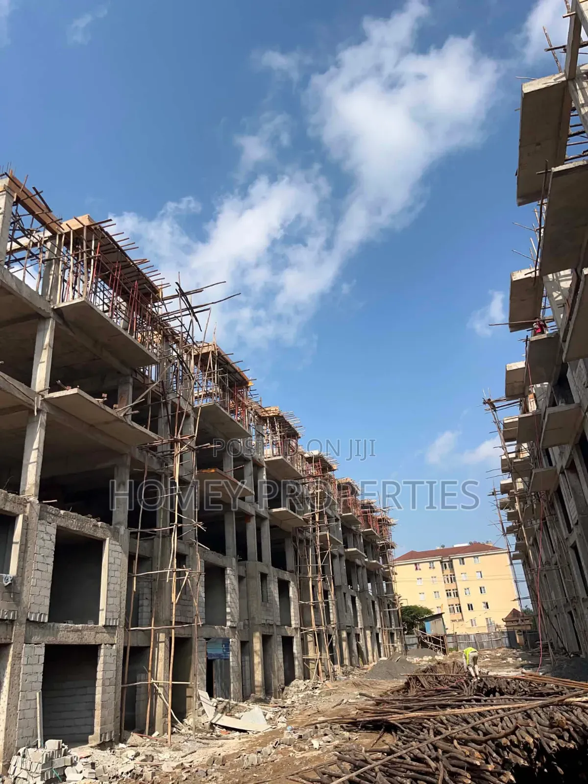 ባለ 3መኝታ G+4 ኮንፓውንድ ግቢ 3bdrm Apartment in Kangaroo, Bole for Sale