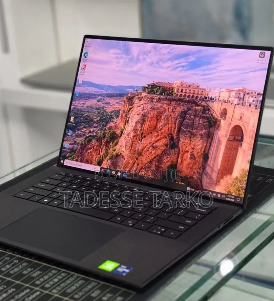 New Laptop Dell Precision 5560 16GB Intel Core i9 SSD 512GB