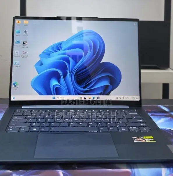 New Laptop Lenovo 16GB AMD Ryzen 7 SSD 512GB