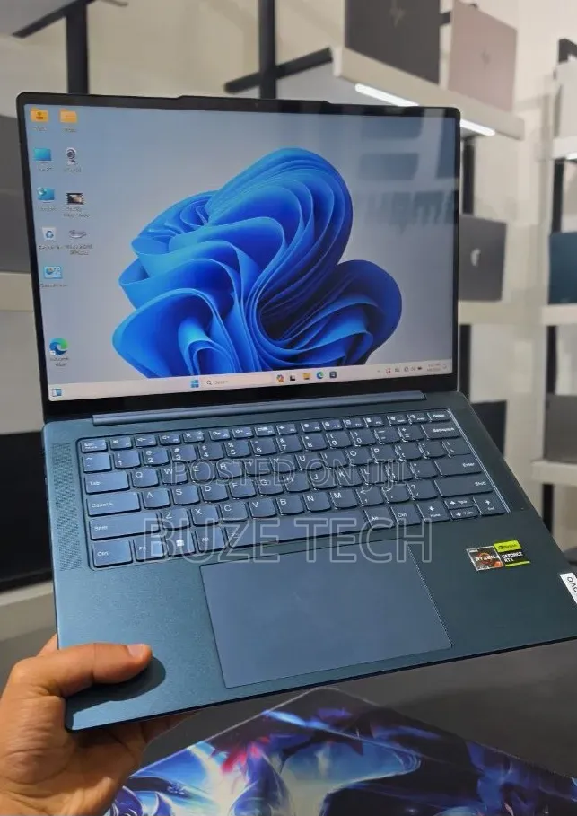 New Laptop Lenovo 16GB AMD Ryzen 7 SSD 512GB