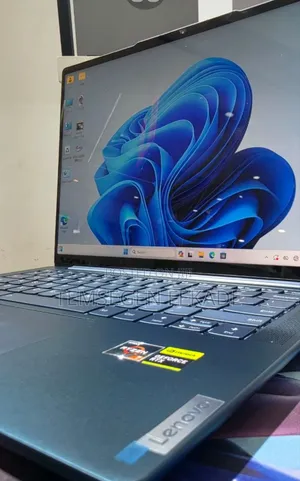 New Laptop Lenovo Yoga 700 16GB AMD Ryzen 7 SSD 512GB