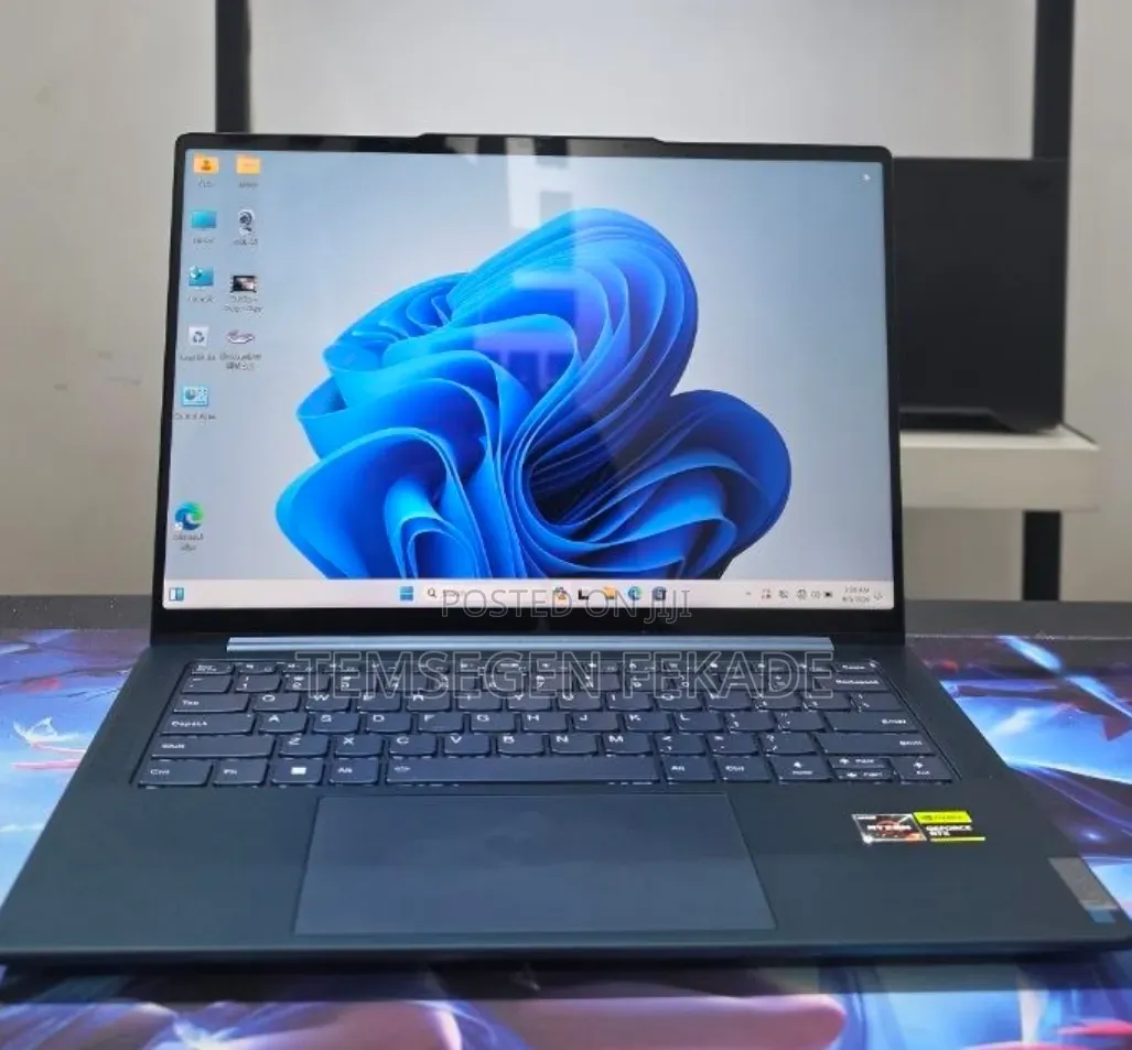 New Laptop Lenovo Yoga 700 16GB AMD Ryzen 7 SSD 512GB