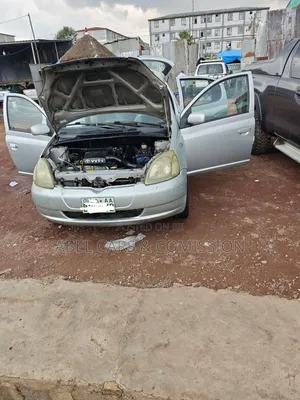 Toyota Vitz 2001 Silver