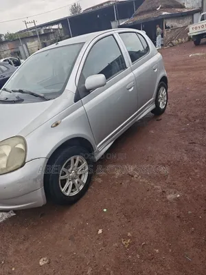 Toyota Vitz 2001 Silver