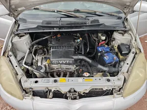Toyota Vitz 2001 Silver