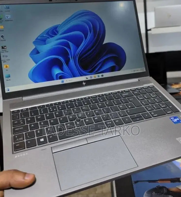 New Laptop HP ZBook Firefly G8 16GB Intel Core i7 SSD 512GB