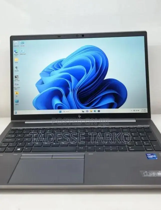 New Laptop HP ZBook Firefly G8 16GB Intel Core i7 SSD 512GB