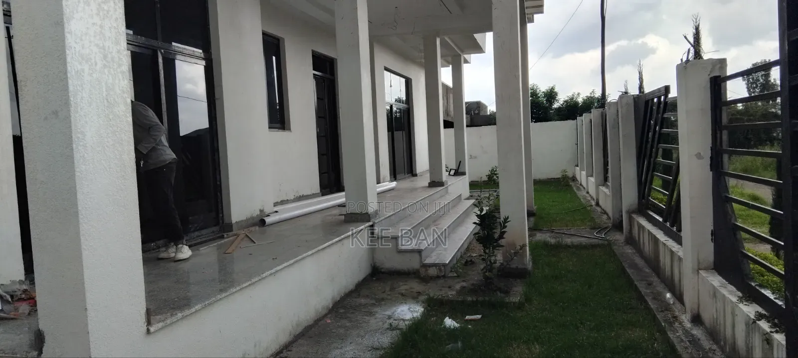 Furnished 8bdrm Villa in Ropack Realestate, Oromia-Finfinne for sale